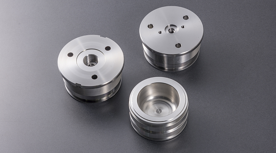 アキュームレータ用カバー・ピストン写真